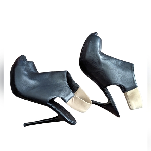 HP. ALEXANDER MCQUEEN Leather Peep Toe Slingback Heels - Picture 2 of 12